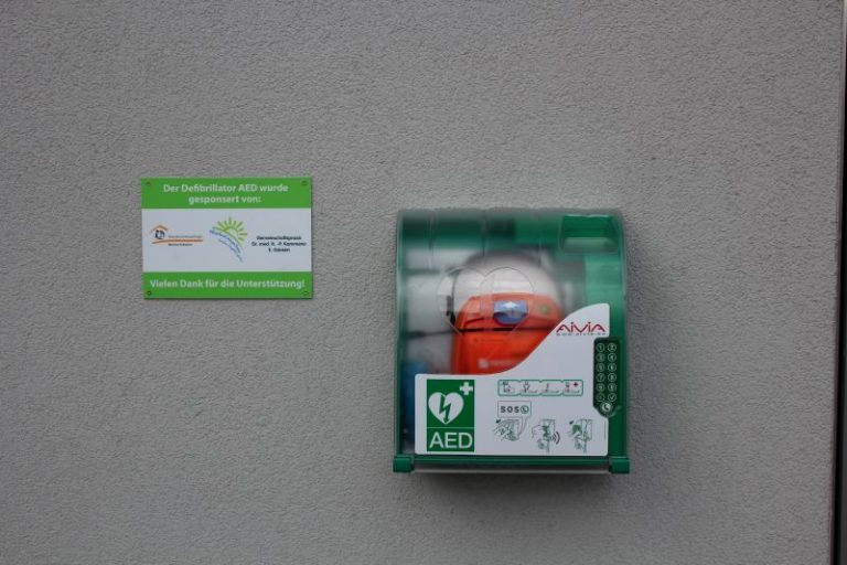 Erster Öffentlicher AED
